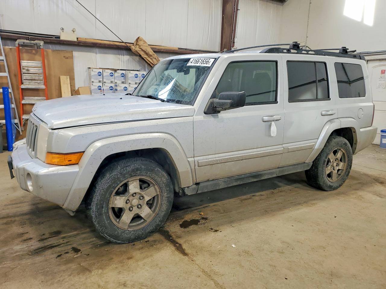 2010 Jeep Commander Sport, VIN 1J4RG4GK6AC104407 — Front end