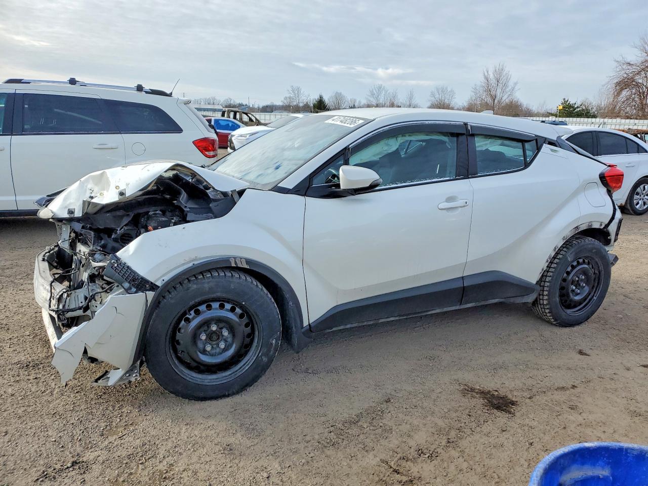2018 Toyota C-HR XLE, VIN NMTKHMBX9JR036138 — Перед