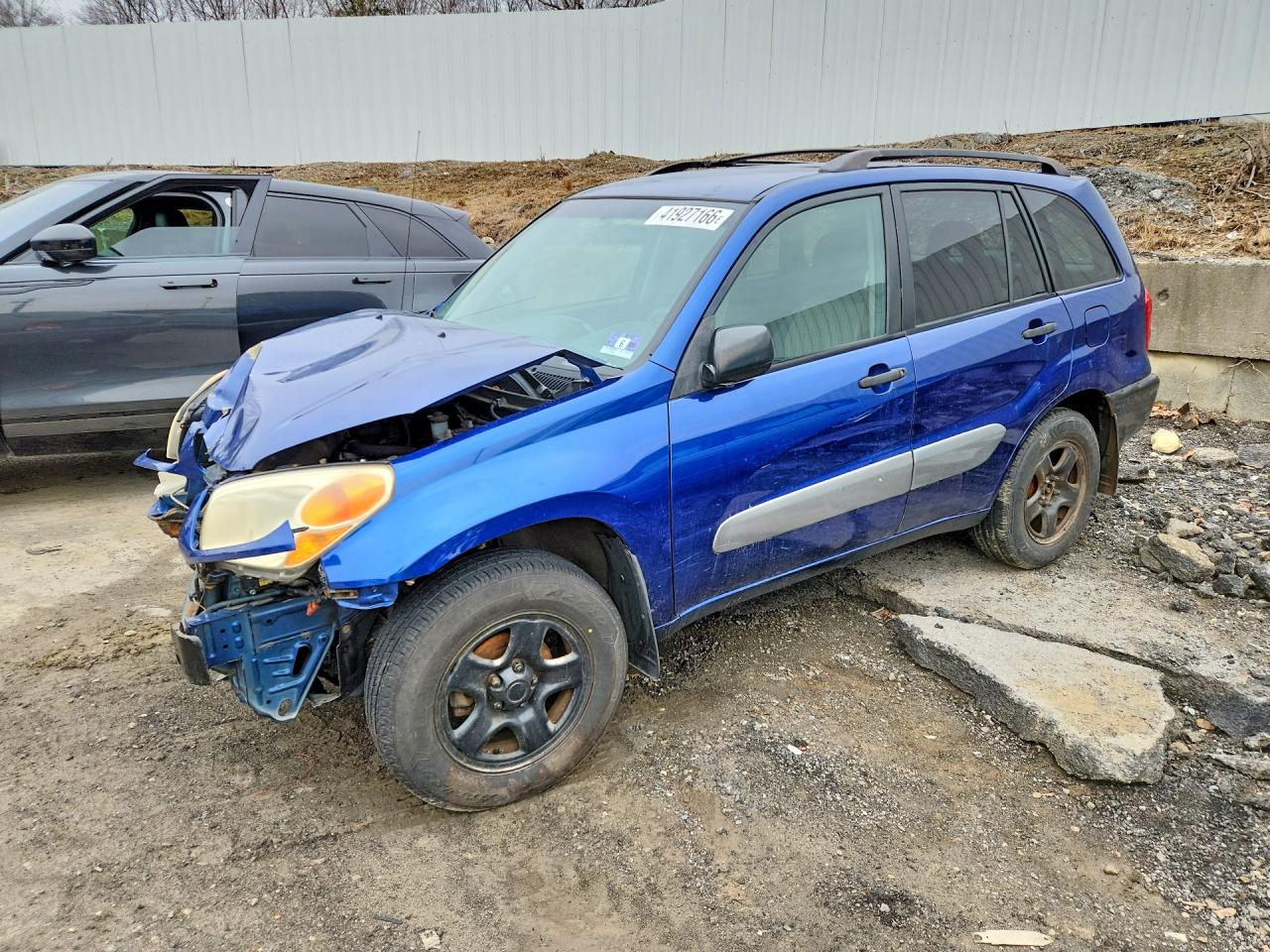 2004 Toyota RAV4, VIN JTEHD20V046016096 — Перед