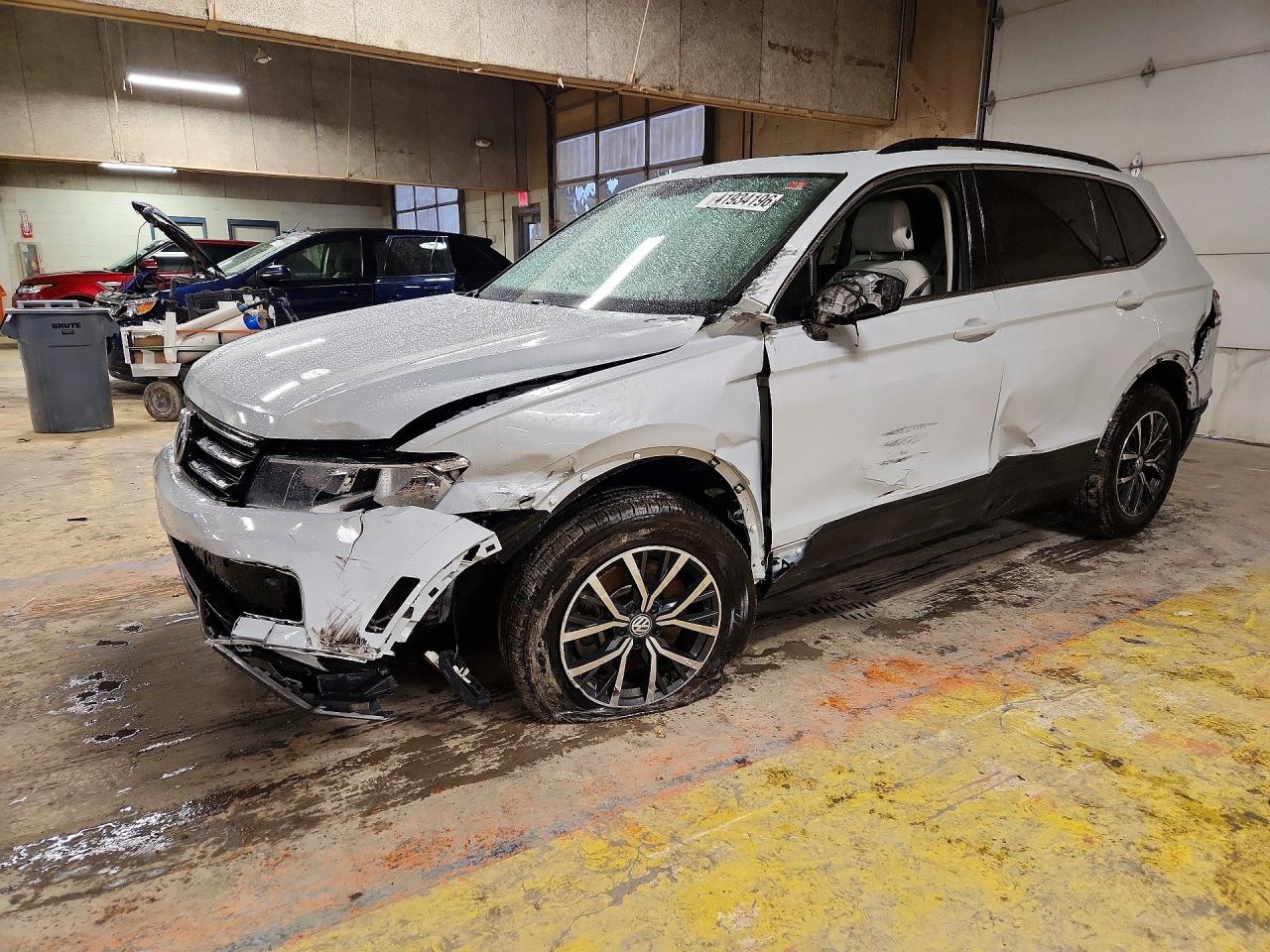 2019 Volkswagen Tiguan SE, VIN 3VV2B7AX2KM038631 — Undercarriage