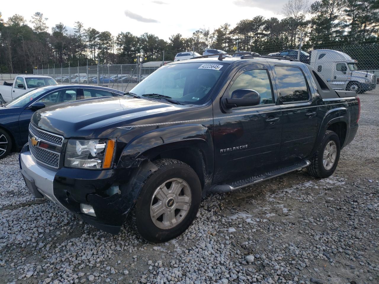 2012 Chevrolet Avalanche LT, VIN 3GNTKFE76CG188675 — Перед
