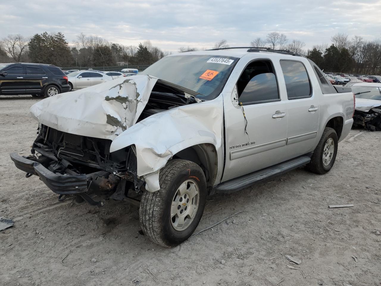 2012 Chevrolet Avalanche LS, VIN 3GNTKEE72CG158423 — Перед
