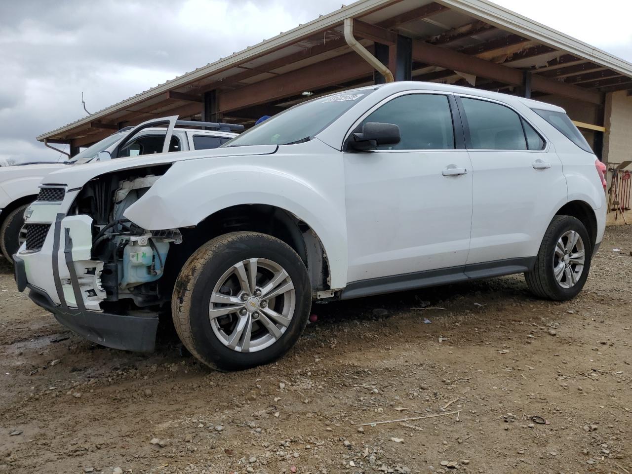 2014 Chevrolet Equinox LS, VIN 1GNALAEK0EZ112822 — Front end
