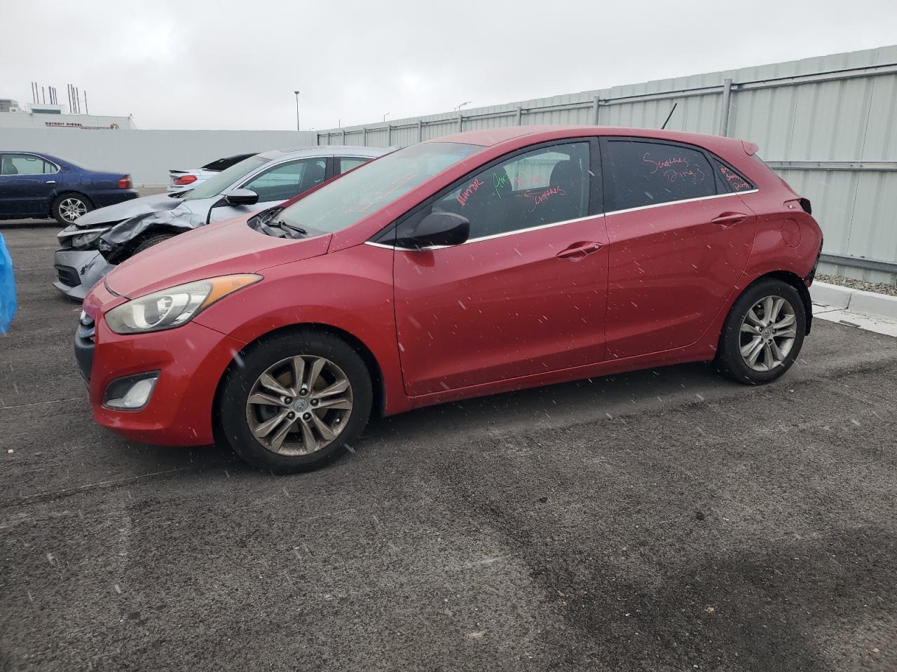 2014 Hyundai Elantra, VIN KMHD35LH0EU177036 — Side