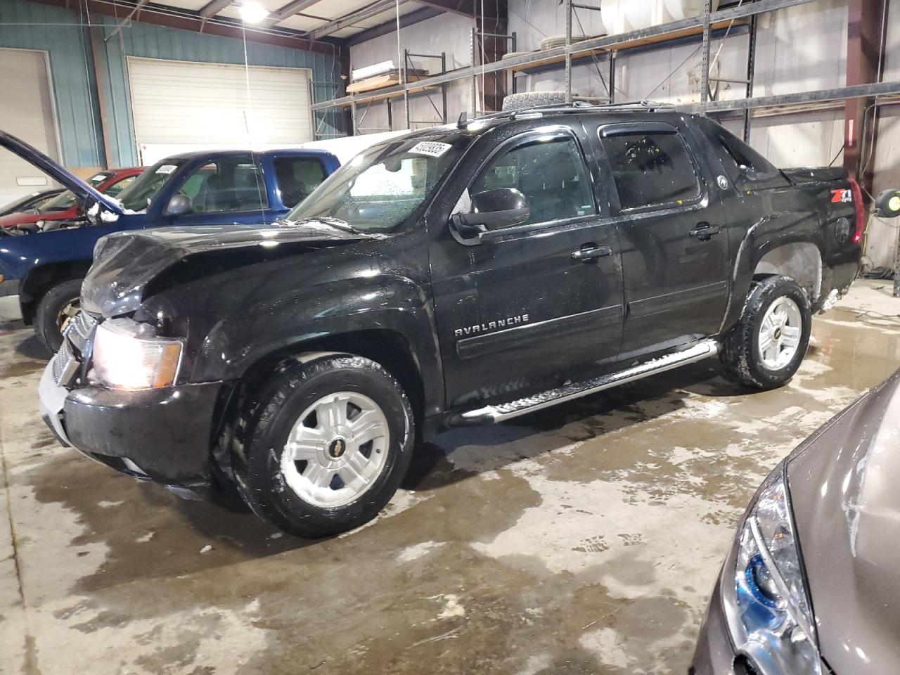 2013 Chevrolet Avalanche LT, VIN 3GNTKFE70DG248404 — Front end