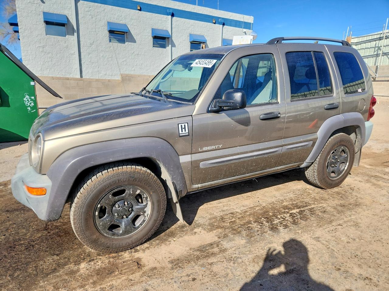 2004 Jeep Liberty Sport, VIN 1J4GL48K84W261649 — Перед