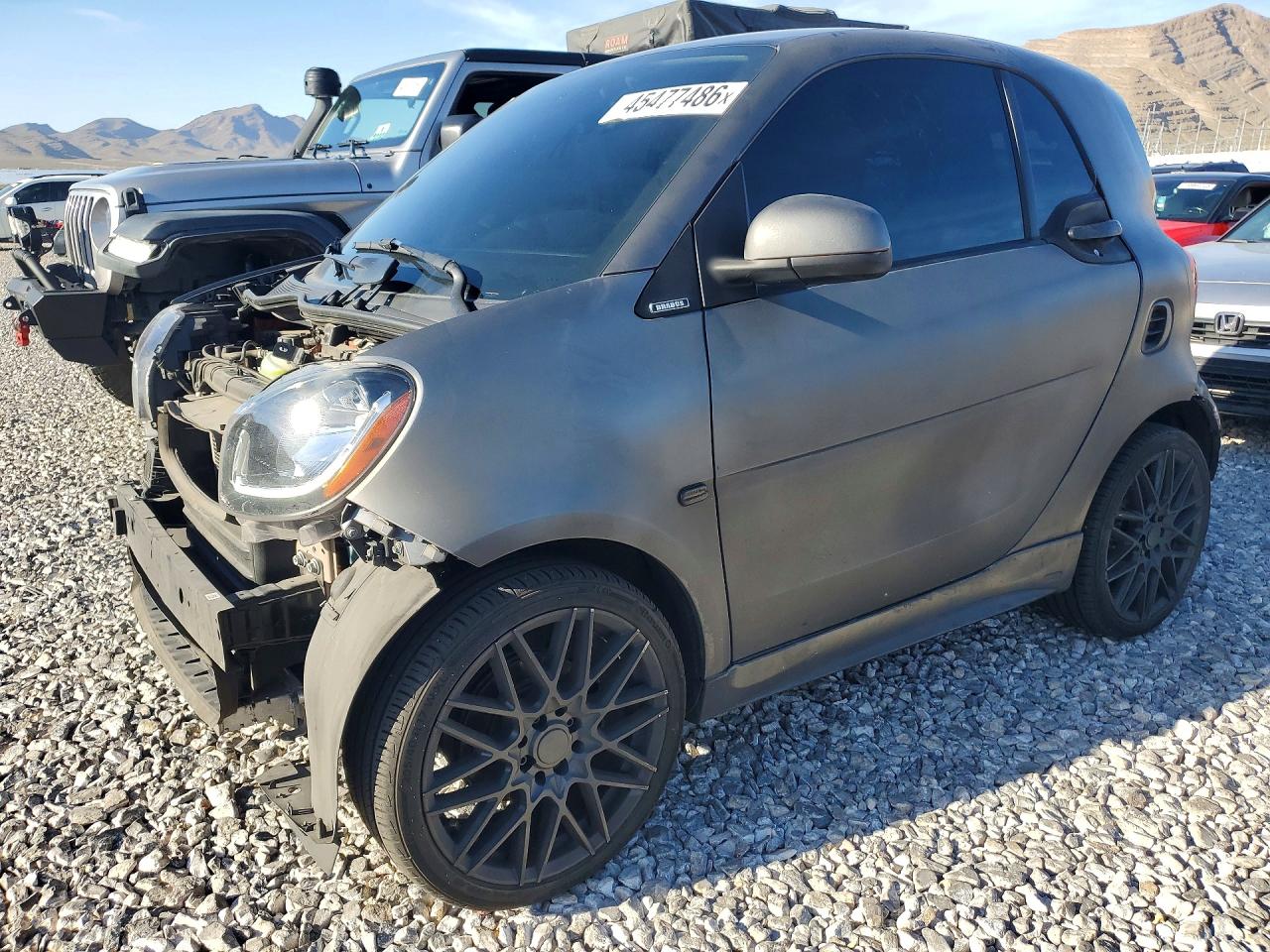 2017 Smart fortwo Prime, VIN WMEFJ9BA8HK214558 — Front end