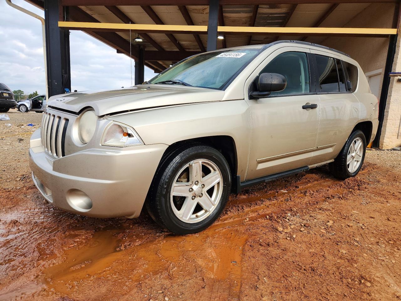 2009 Jeep Compass Sport, VIN 1J4FT47A59D140262 — Перед