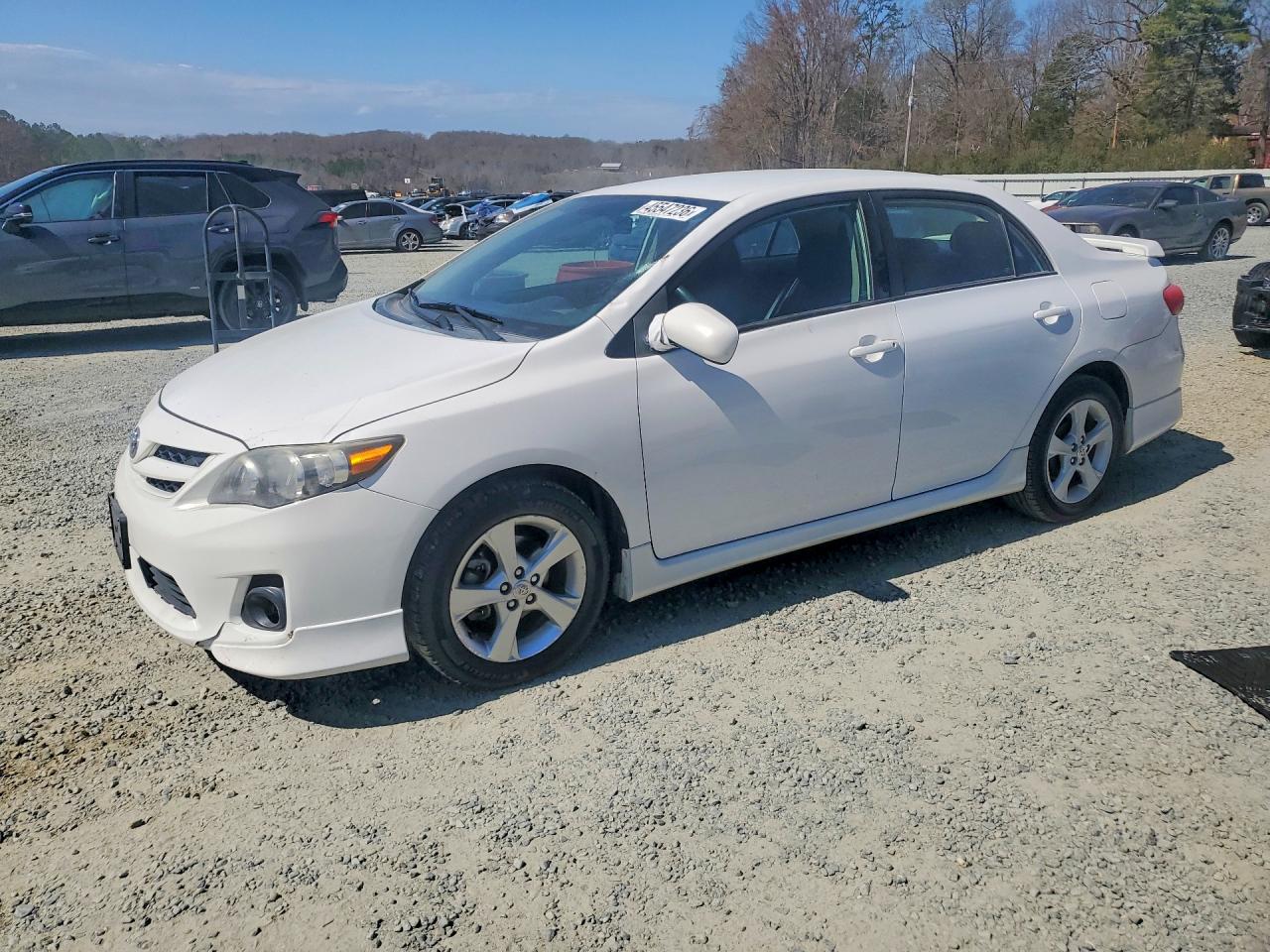 2013 Toyota Corolla LE, VIN 2T1BU4EE8DC075923 — Front end