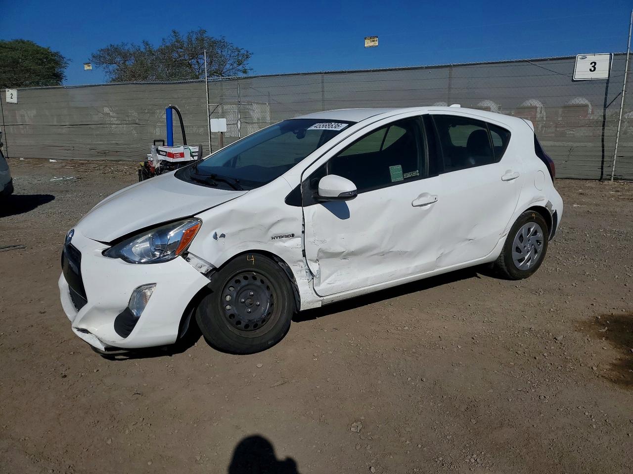 2016 Toyota Prius One, VIN JTDKDTB36G1121951 — Front end