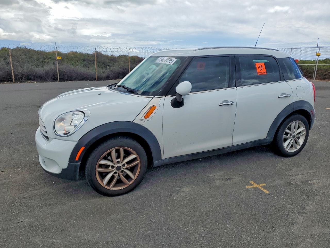 2014 MINI Countryman, VIN WMWZB3C59EWR40535 — Side