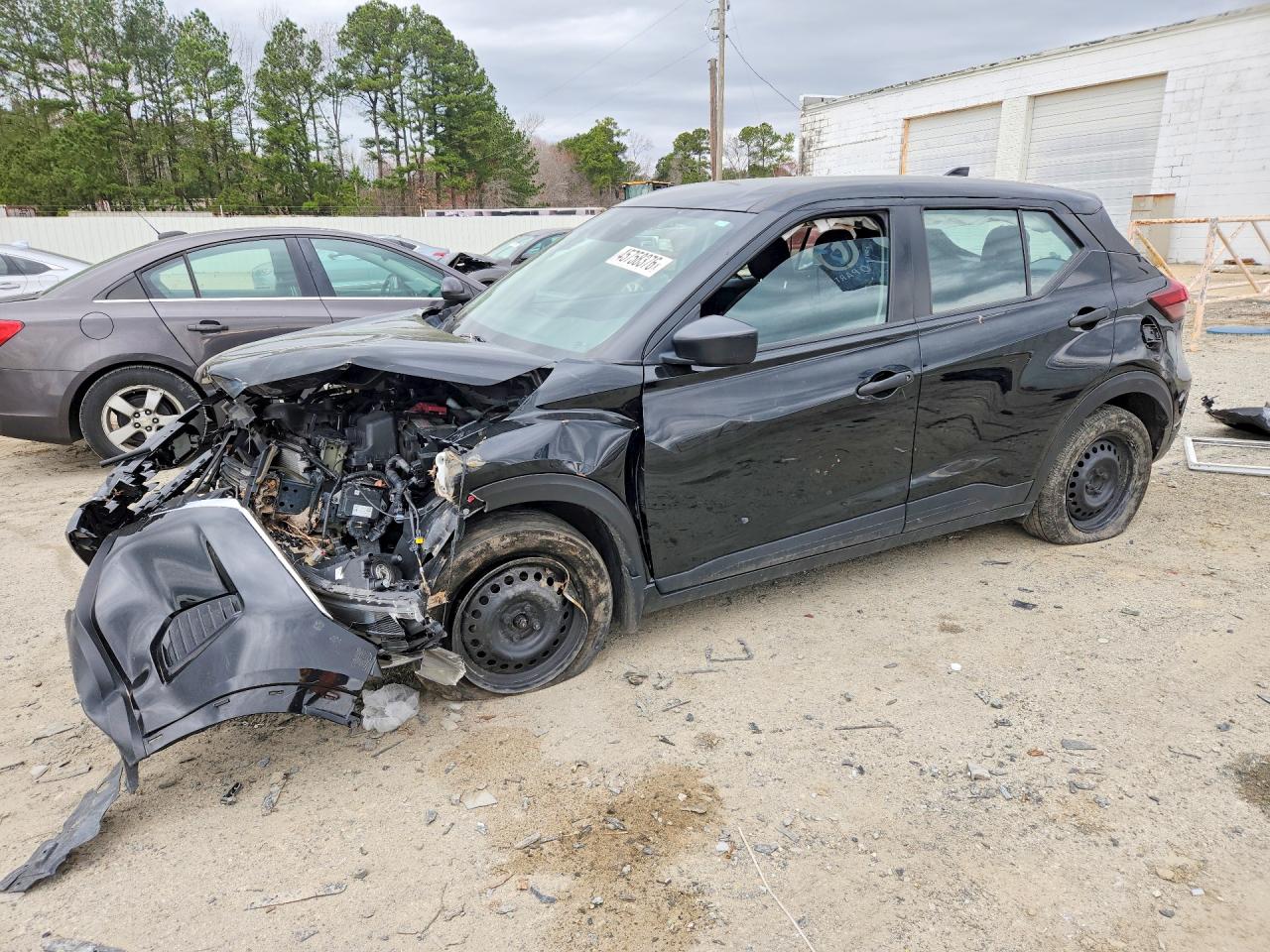 2023 Nissan Kicks S, VIN 3N1CP5BV6PL560765 — Перед