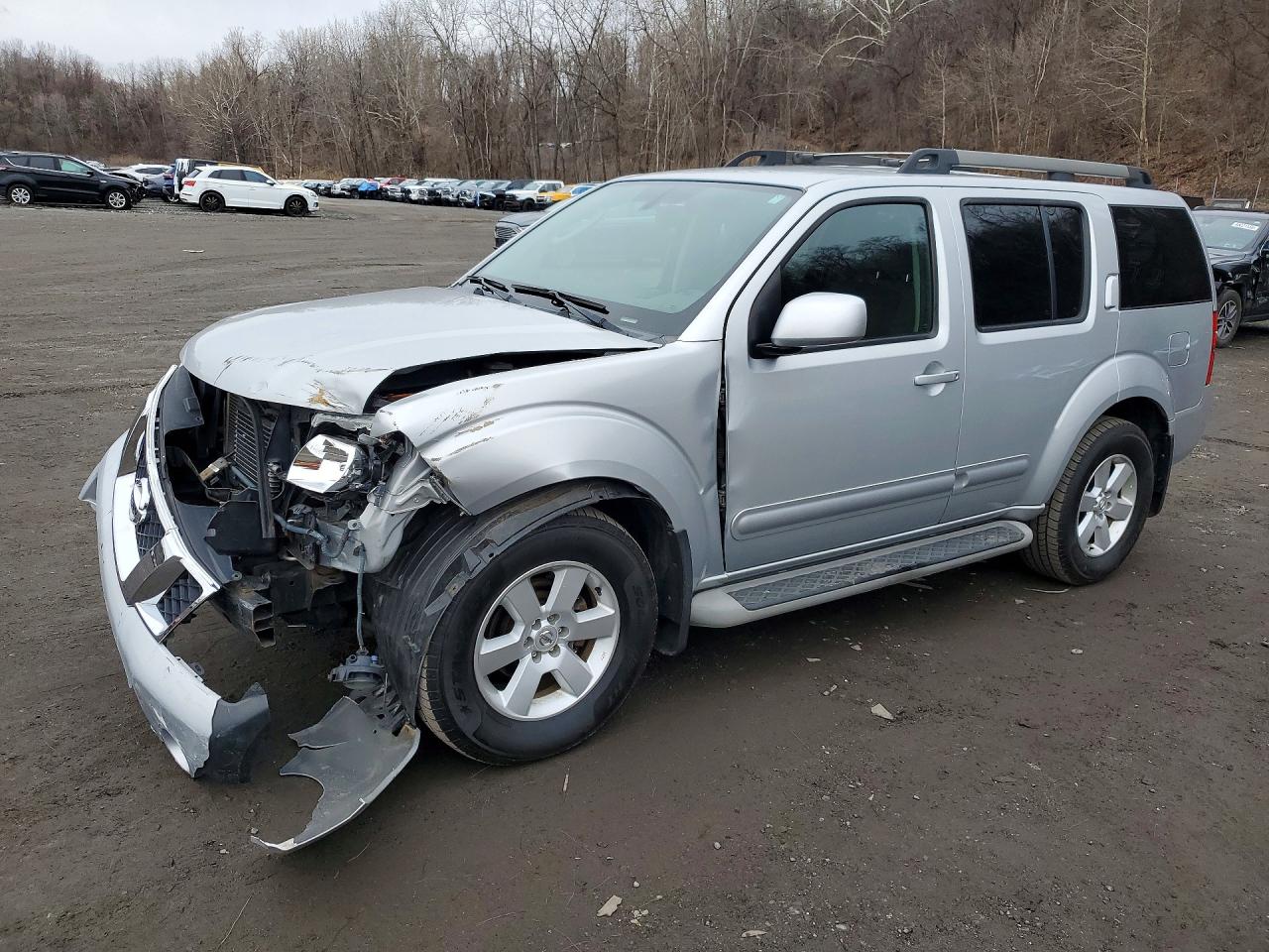 2011 Nissan Pathfinder SV, VIN 5N1AR1NB5BC635383 — Перед