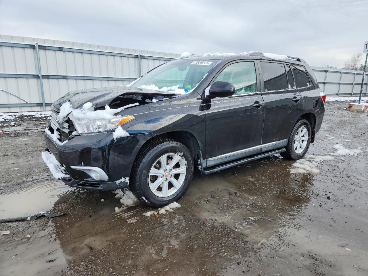 2013 Toyota Highlander SE, VIN 5TDBK3EH0DS198715 — Front end