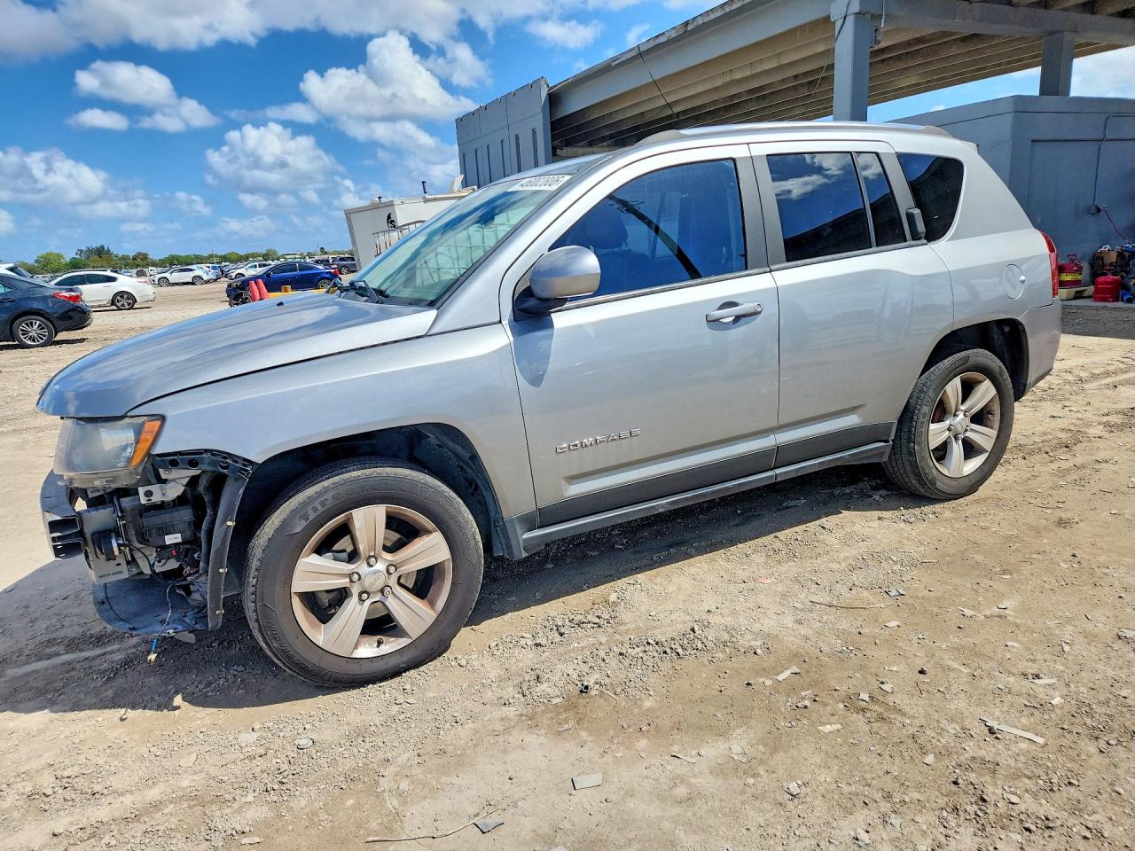 2015 Jeep Compass Latitude, VIN 1C4NJCEA2FD110717 — Перед