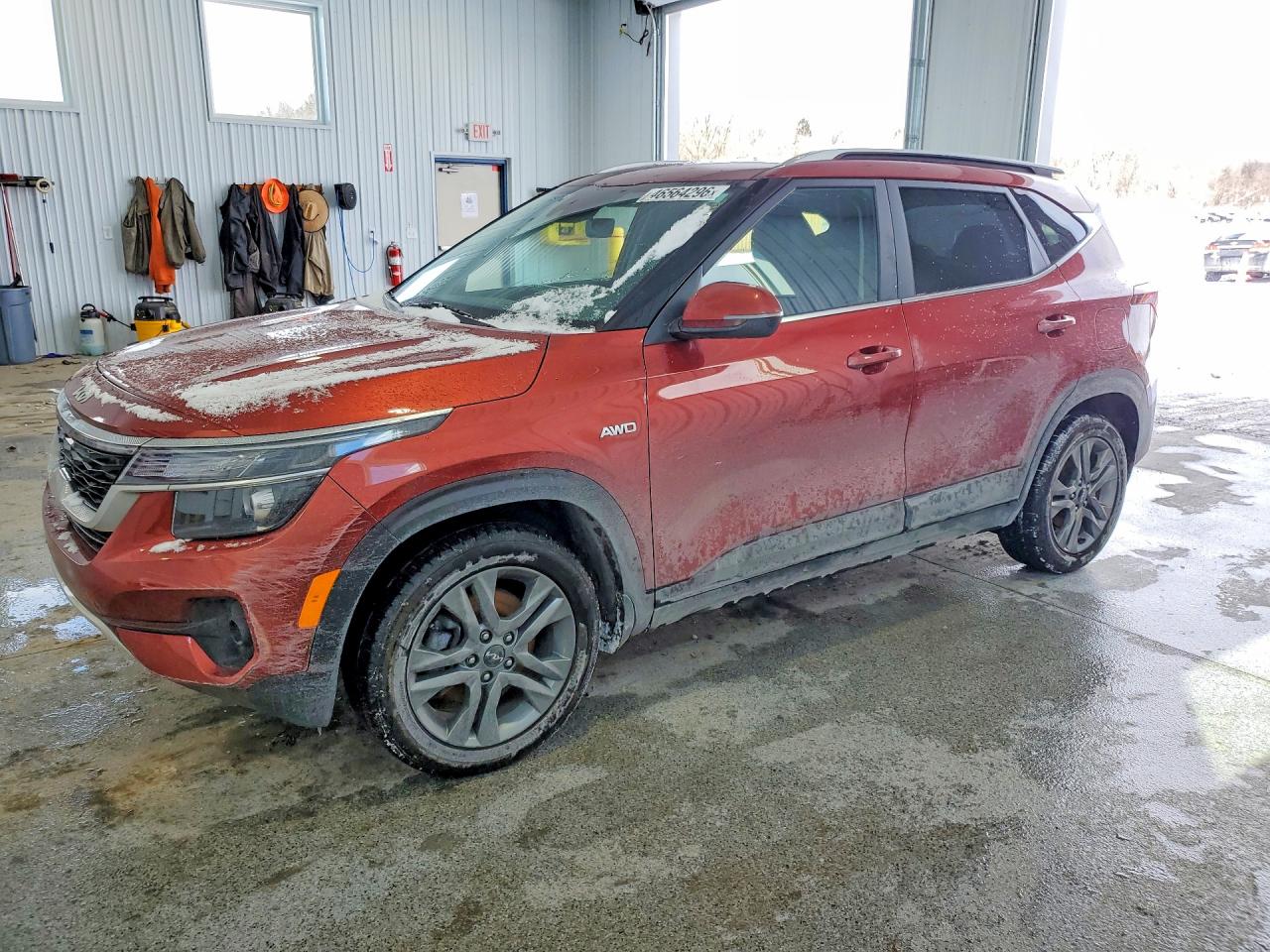 2023 Kia Seltos S, VIN KNDEUCAA0P7467116 — Бок