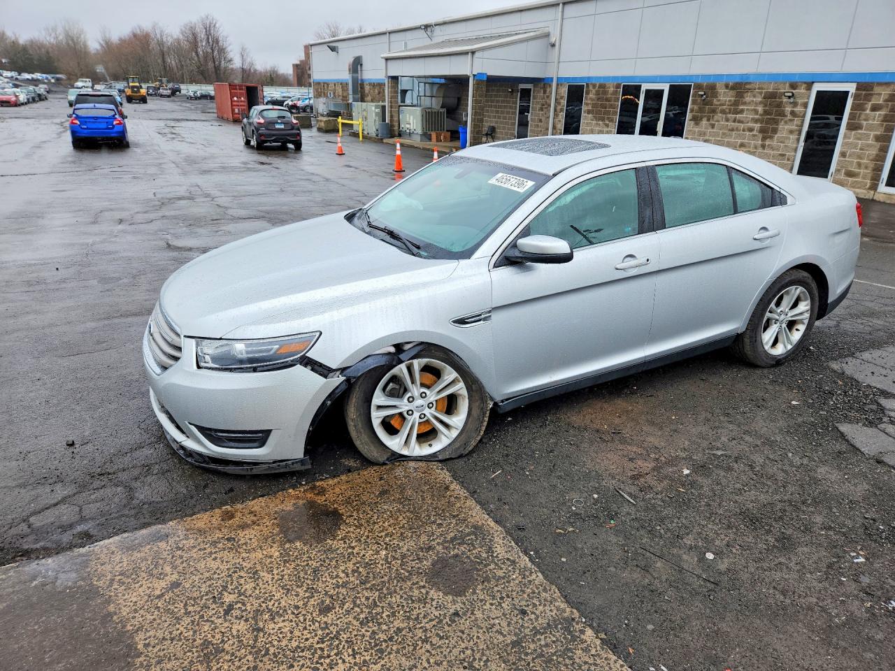 2015 Ford Taurus SEL, VIN 1FAHP2E84FG182297 — Перед