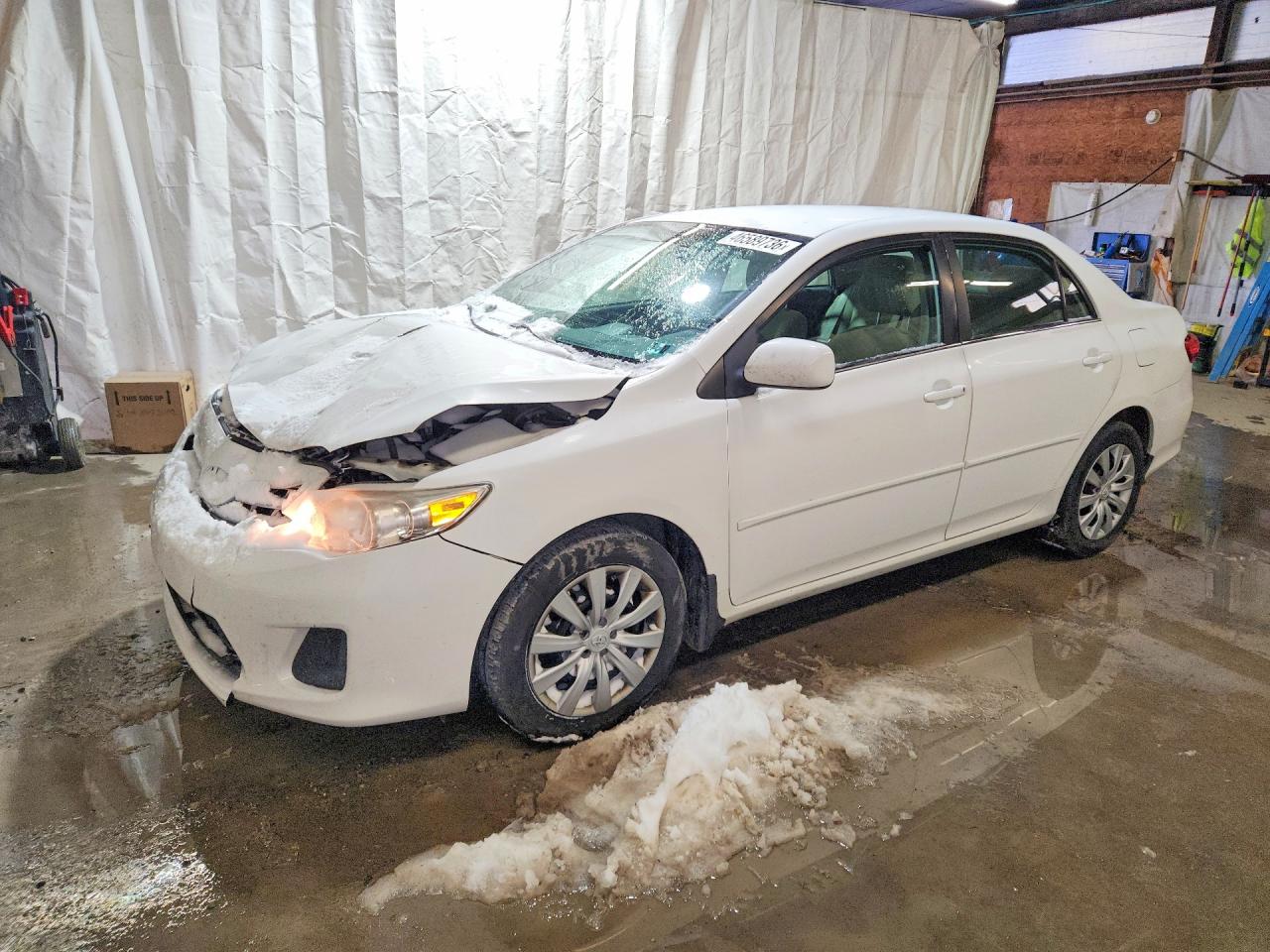 2013 Toyota Corolla LE, VIN 2T1BU4EE7DC076142 — Front end