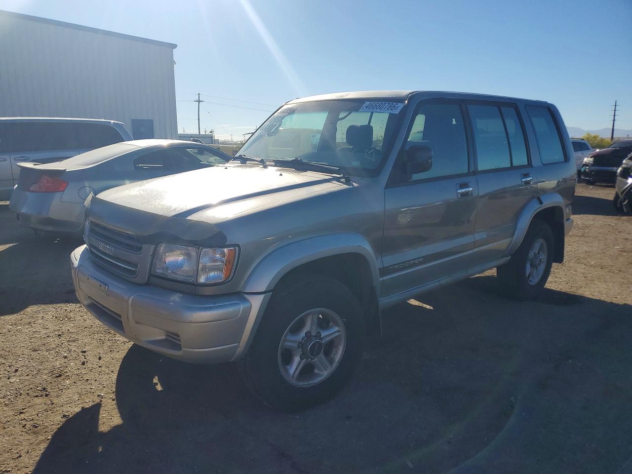 2002 Isuzu Trooper S, VIN JACDS58X927J00925 — Вандализм