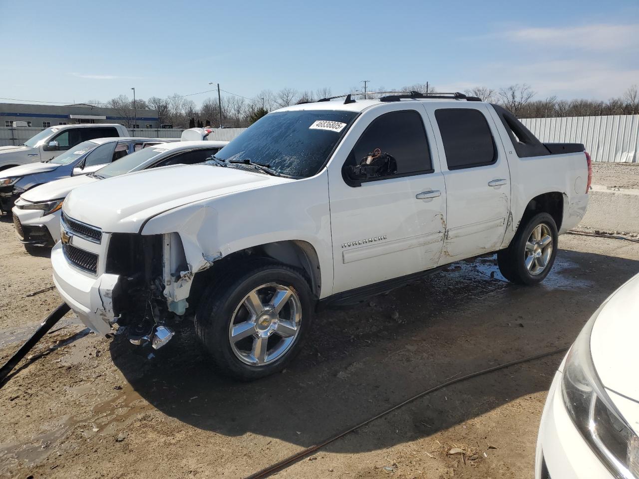 2011 Chevrolet Avalanche LT, VIN 3GNTKFE3XBG368334 — Front end