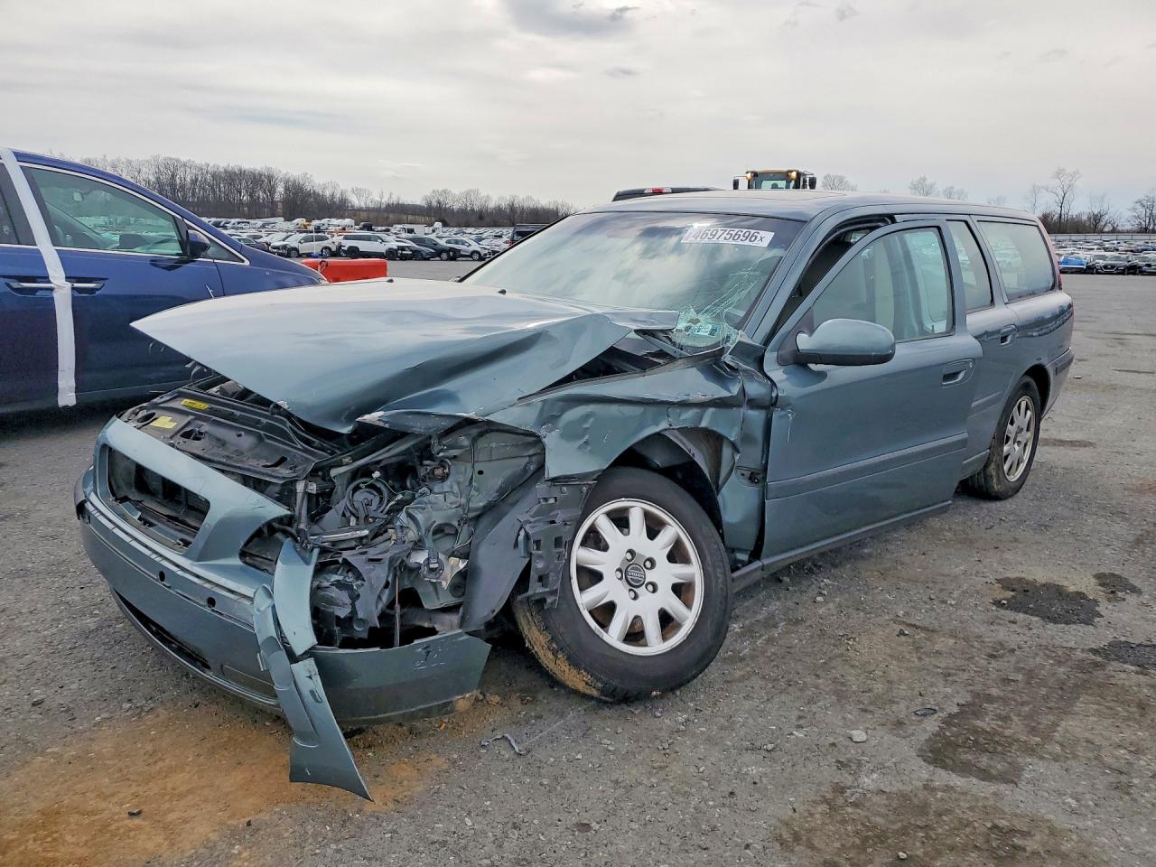 2003 Volvo V70 2.4L, VIN YV1SW61T132310700 — Перед