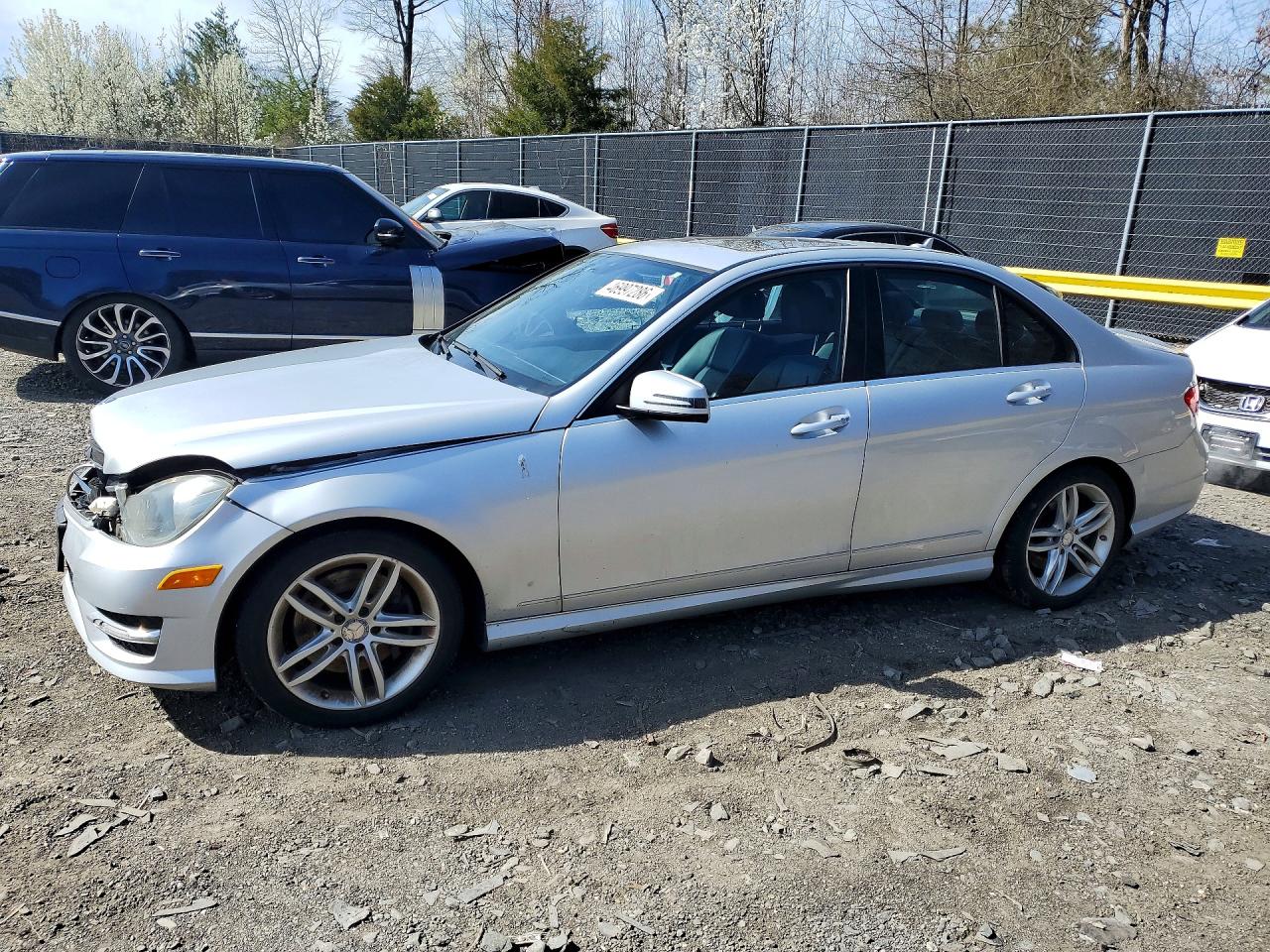 2014 Mercedes-Benz C 300 Sport, VIN WDDGF8AB8ER324849 — Перед