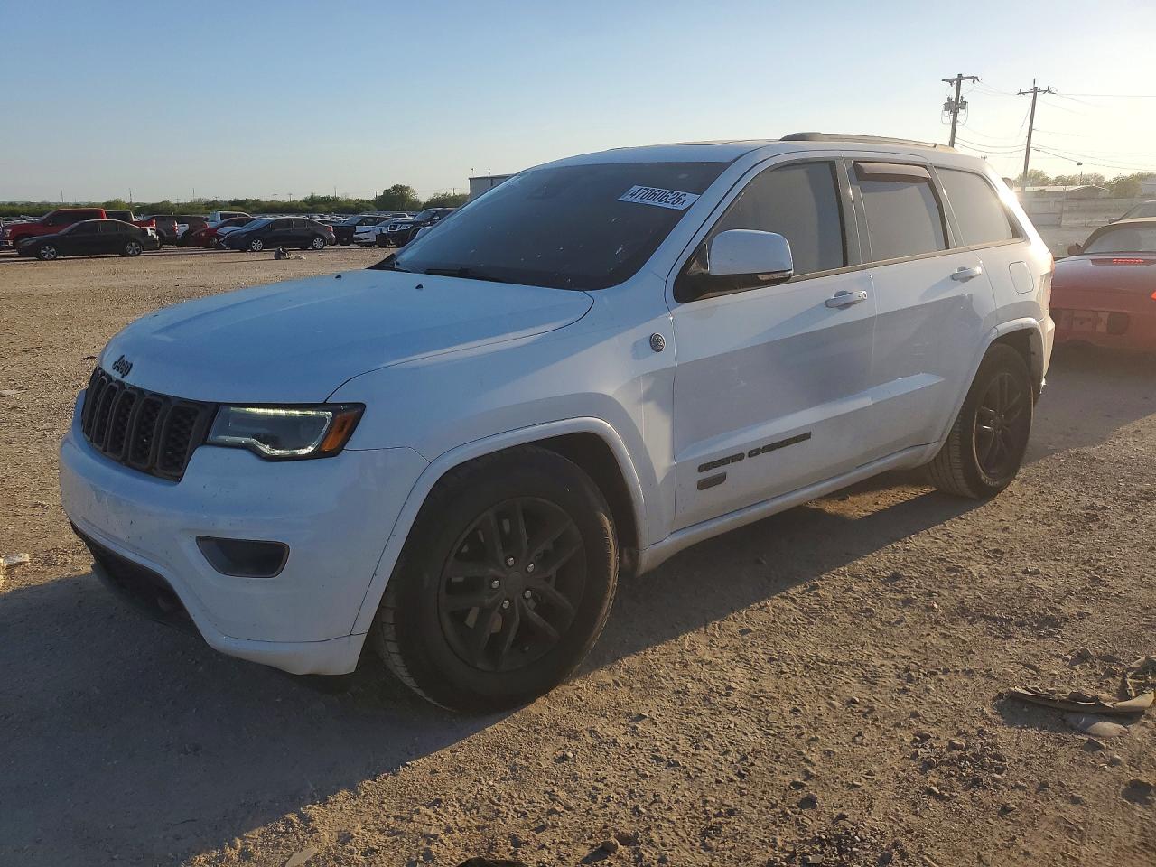 2016 Jeep Grand Cherokee Limited 75th Anniversary, VIN 1C4RJFBG5GC492289 — Front end