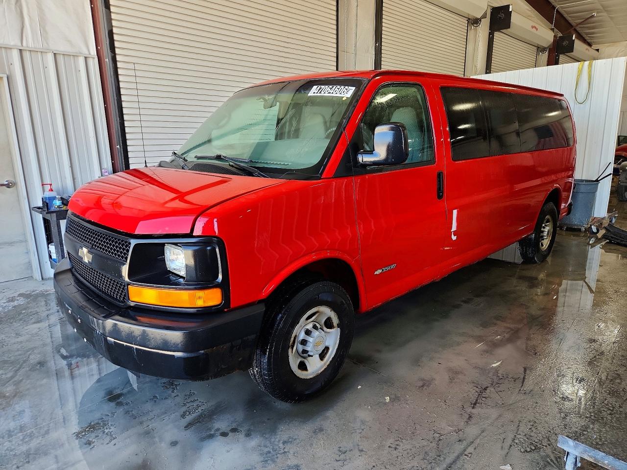 2004 Chevrolet Express Passenger, VIN 1GAHG39U441158050 — Normal wear