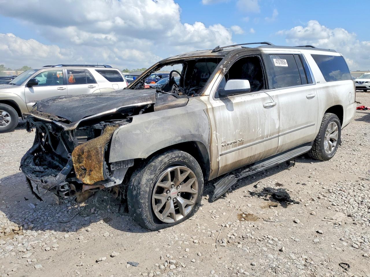 2016 GMC Yukon XL SLT, VIN 1GKS2GKC0GR179007 — Engine fire