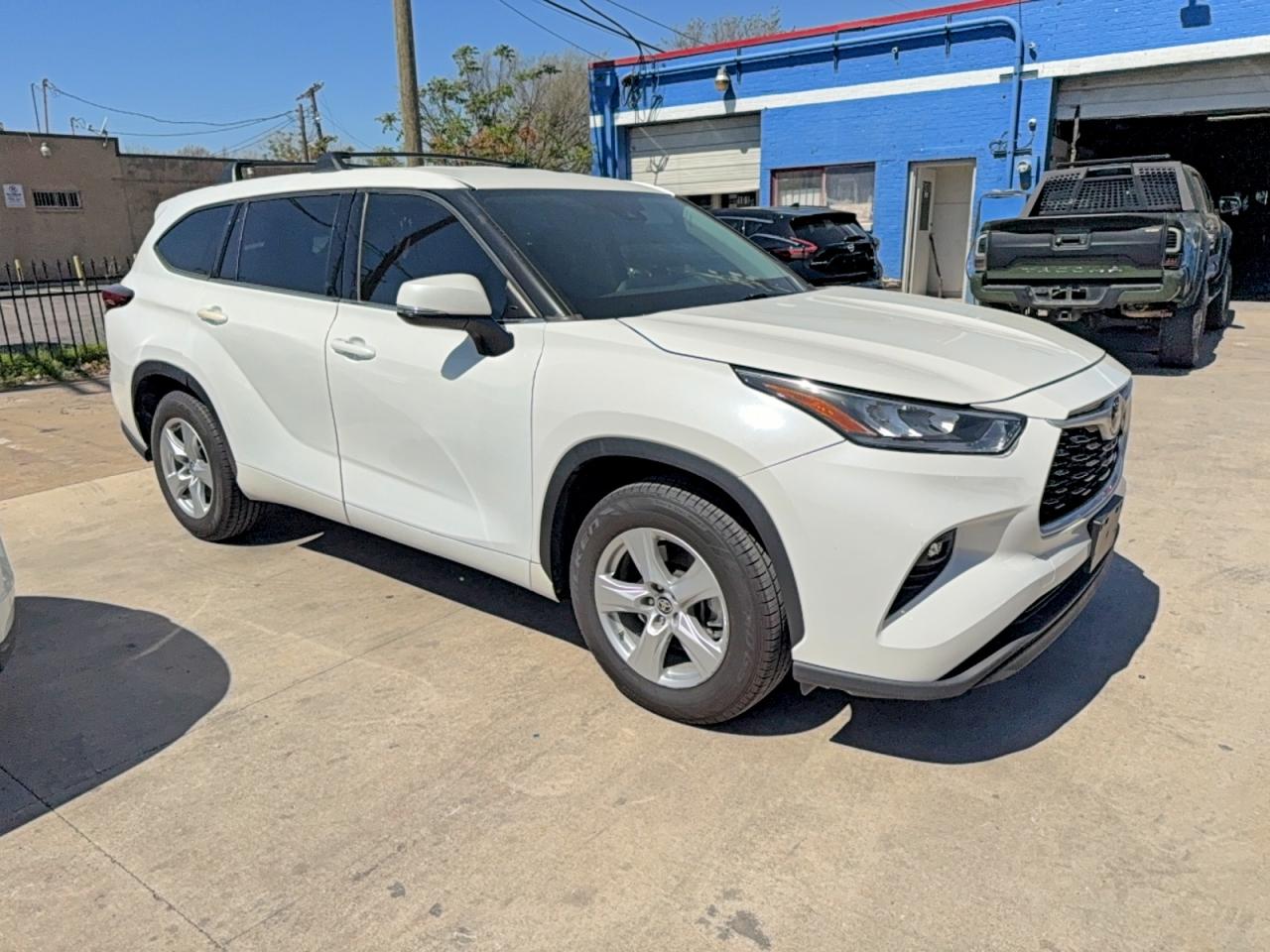 2020 Toyota Highlander LE, VIN 5TDZZRAH4LS027113 — Prior damage history
