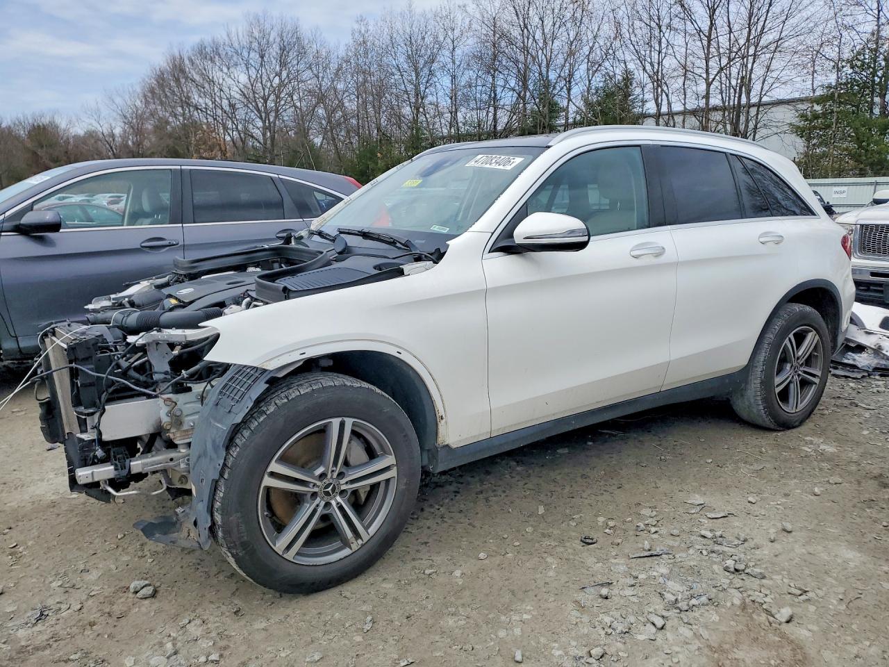 2020 Mercedes-Benz GLC 300, VIN WDC0G8EB2LF711599 — Front end