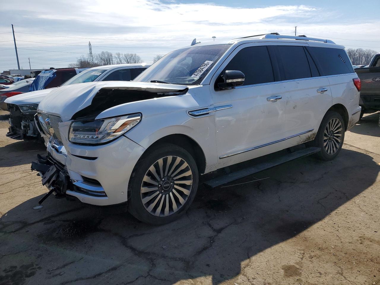 2019 Lincoln Navigator Reserve, VIN 5LMJJ2LT1KEL17447 — Auction photo