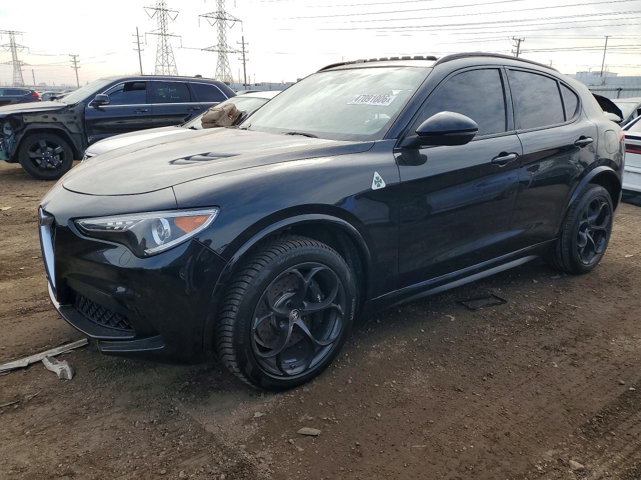 2018 Alfa Romeo Stelvio, VIN ZASFAKEV3J7C17789 — Бок