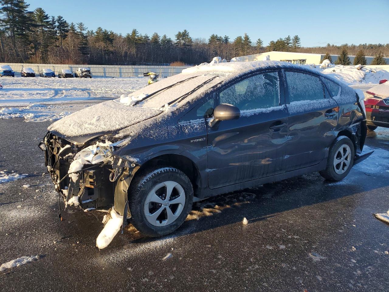 2015 Toyota Prius Two, VIN JTDKN3DUXF0398903 — Front end