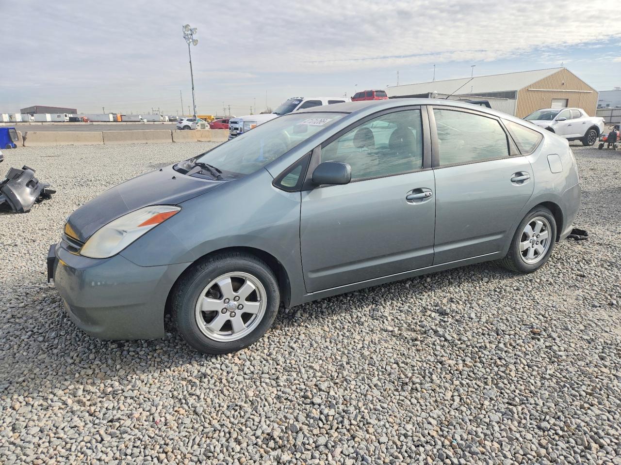 2005 Toyota Prius, VIN JTDKB20U153074499 — Side