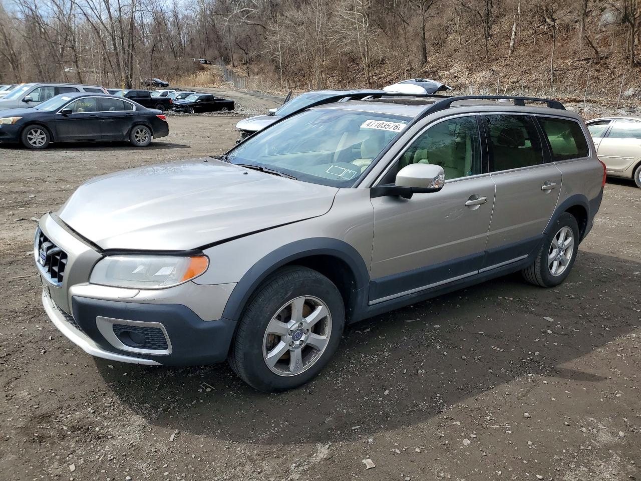 2012 Volvo XC70 3.2L, VIN YV4940BZ5C1132853 — Front end