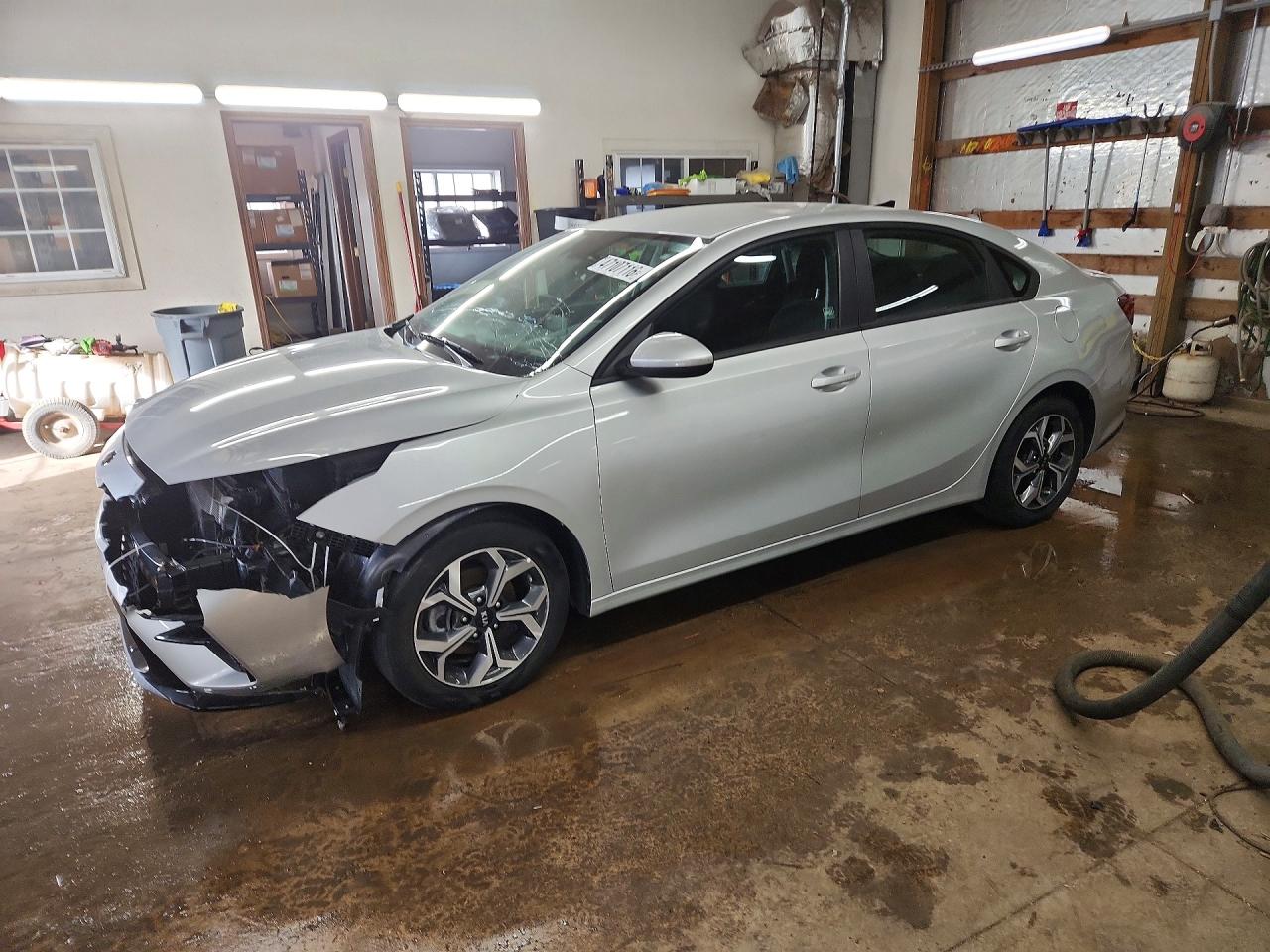 2021 Kia Forte LXS, VIN 3KPF24AD5ME363985 — Front end