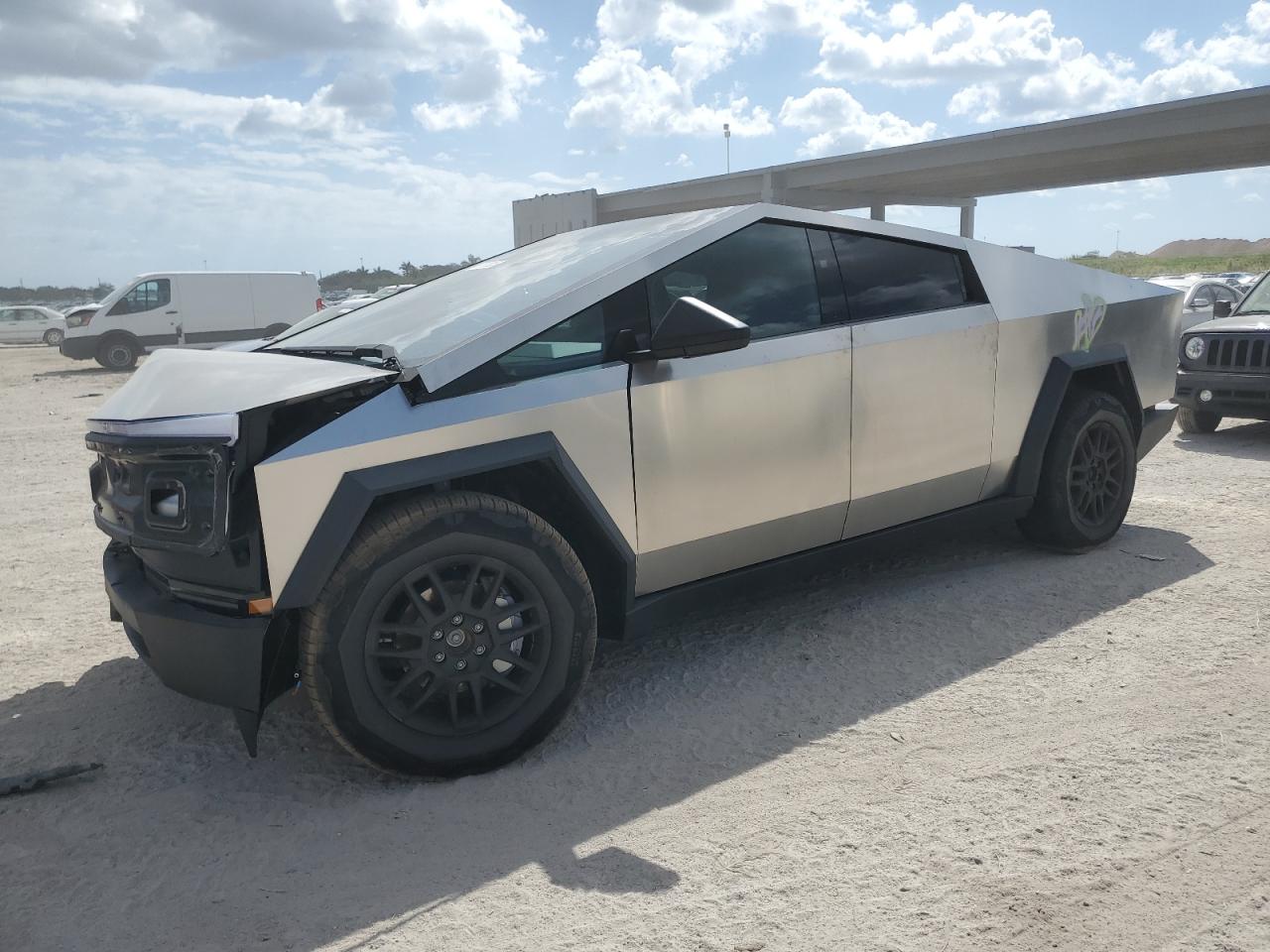 2025 Tesla Cybertruck, VIN 7G2CEHED9SA058910 — Front end