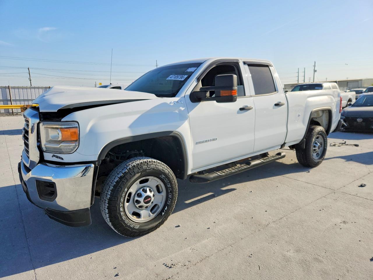 2019 GMC Sierra 2500HD, VIN 2GT22NEGXK1199152 — Front end