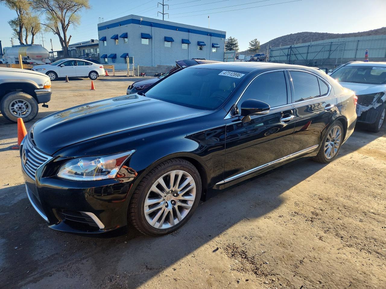 2016 Lexus LS 460, VIN JTHBL5EFXG5143365 — Minor dents and scratches