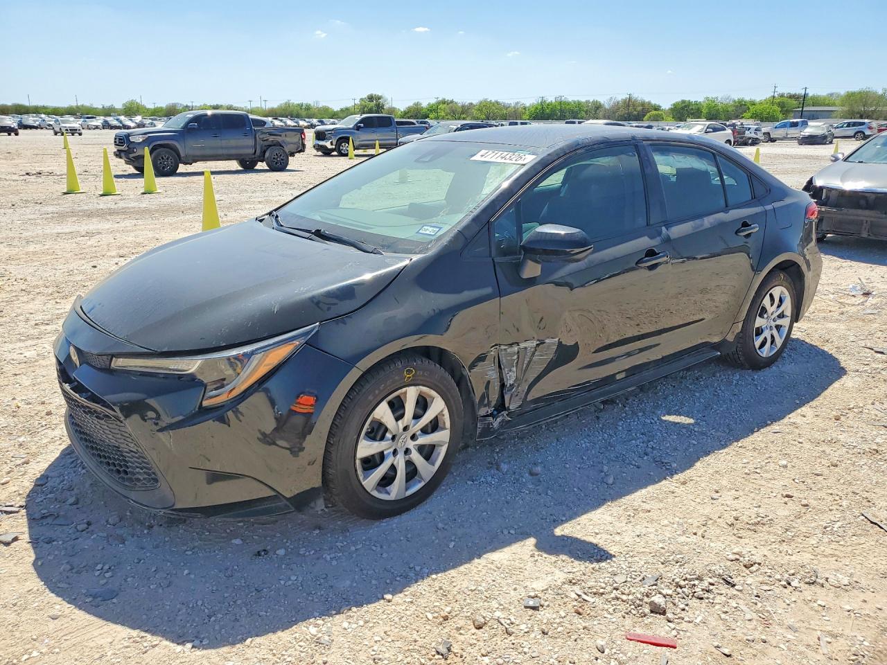 2022 Toyota Corolla LE, VIN 5YFEPMAE4NP377088 — Side