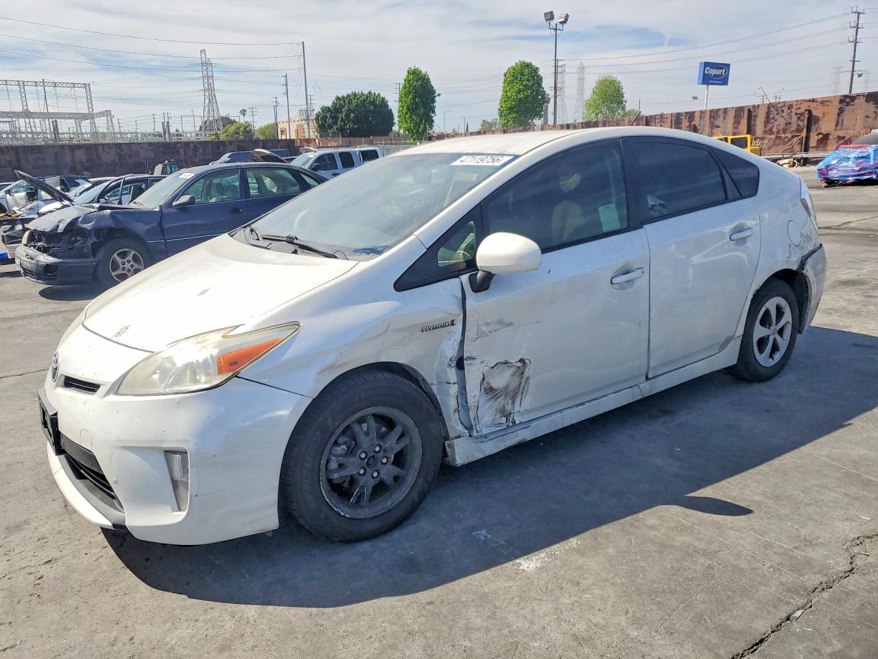 2014 Toyota Prius Three, VIN JTDKN3DU6E0379828 — Side
