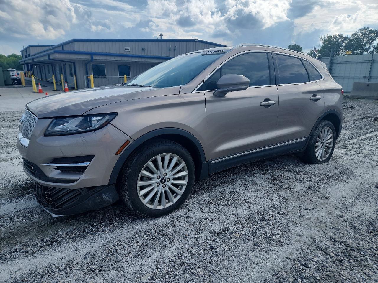 2019 Lincoln MKC Standard, VIN 5LMCJ1C93KUL17267 — Minor dents and scratches