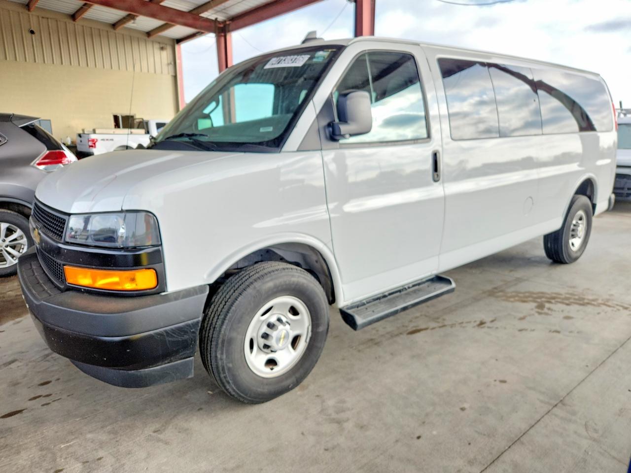 2023 Chevrolet Express Passenger LS, VIN 1GAZGNFP3P1206060 — Side