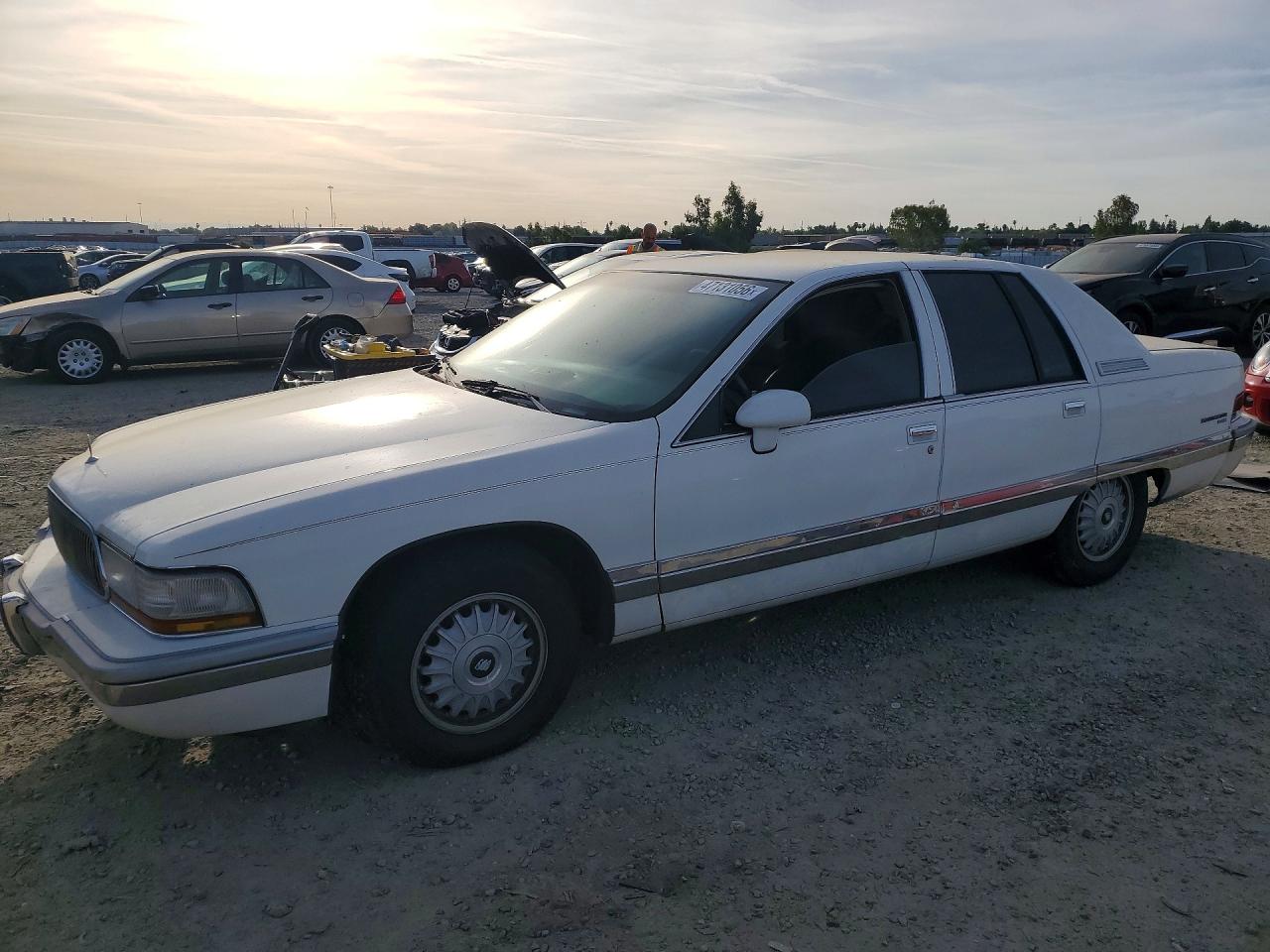 1992 Buick Roadmaster Ltd, VIN 1G4BT5377NR458560 — Minor dents and scratches