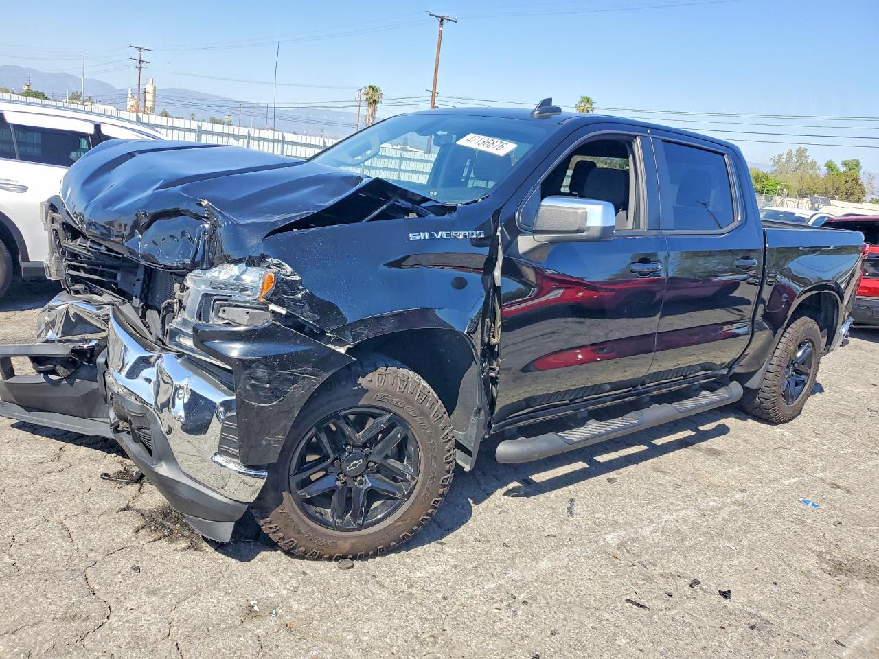 2021 Chevrolet Silverado 1500 LT, VIN 1GCPYJEKXMZ430241 — Front end