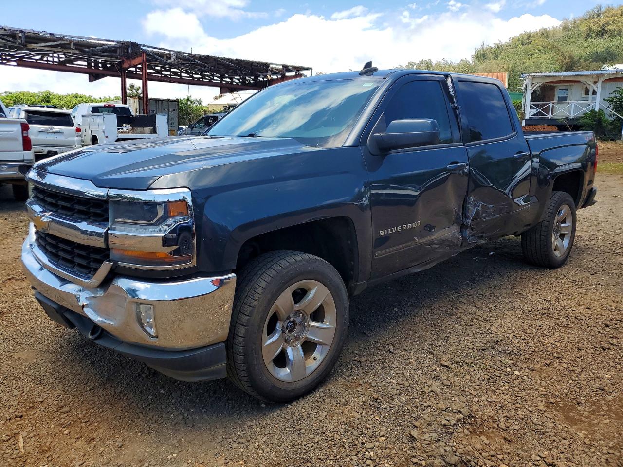 2018 Chevrolet Silverado 1500 LT, VIN 3GCUKREC3JG220040 — Side