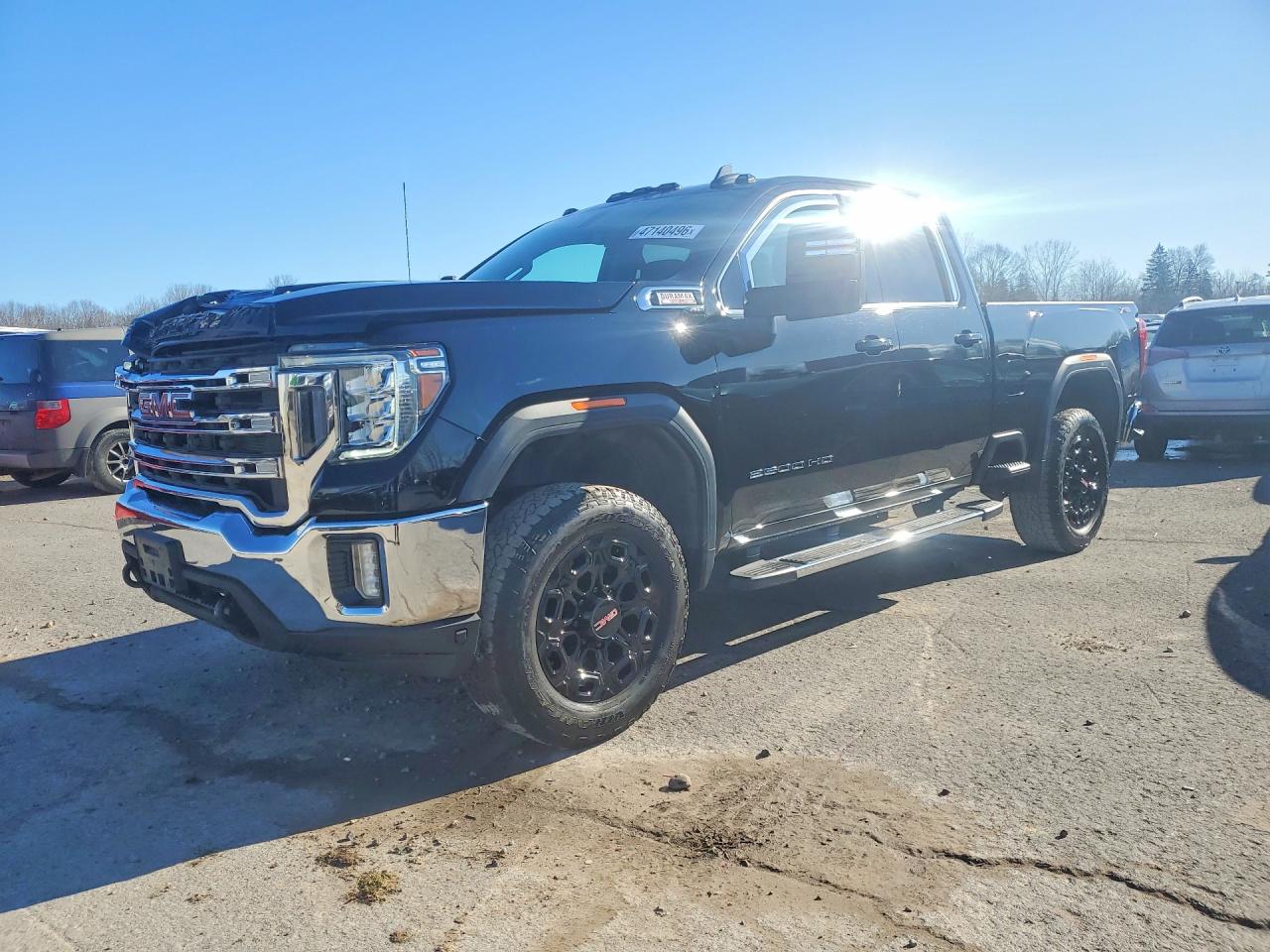 2022 GMC Sierra 2500HD SLE, VIN 1GT59MEY0NF341601 — Front end