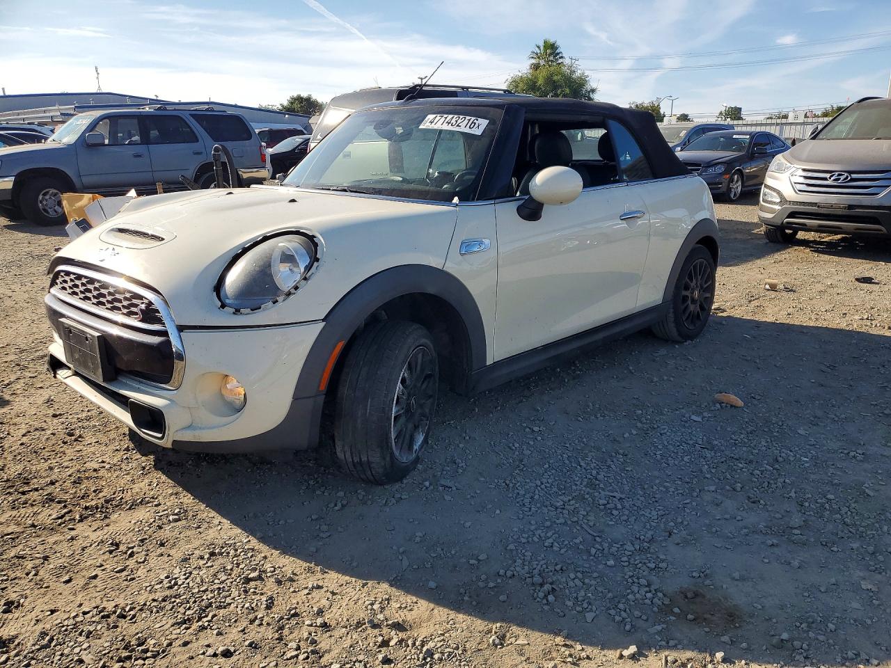2019 MINI Convertible Cooper S, VIN WMWWG9C5XK3E41816 — Front end
