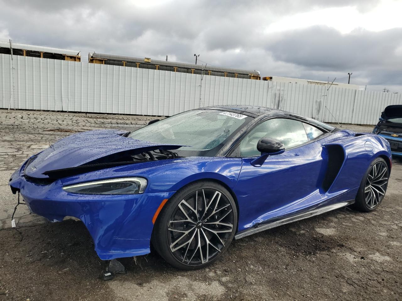 2023 McLaren GT, VIN SBM22GCA9PW003039 — Перед